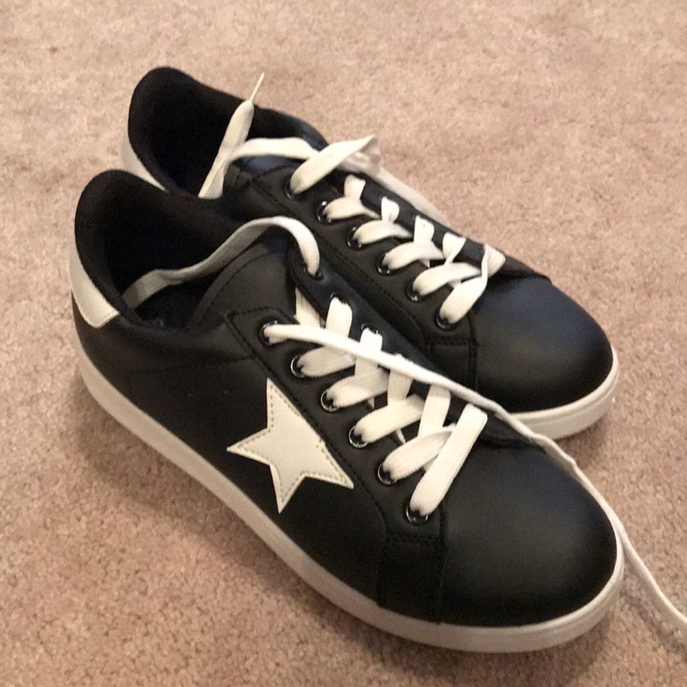 QUPID black sneakers w White Star - NEVER WORB